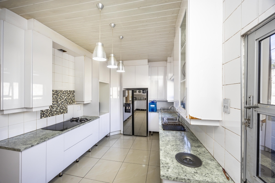 5 Bedroom Property for Sale in Summerpride Eastern Cape